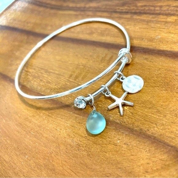 Beach Themed Silver Bangle Bracelet Beach Glass Starfish Sandollar - Picture 5 of 6